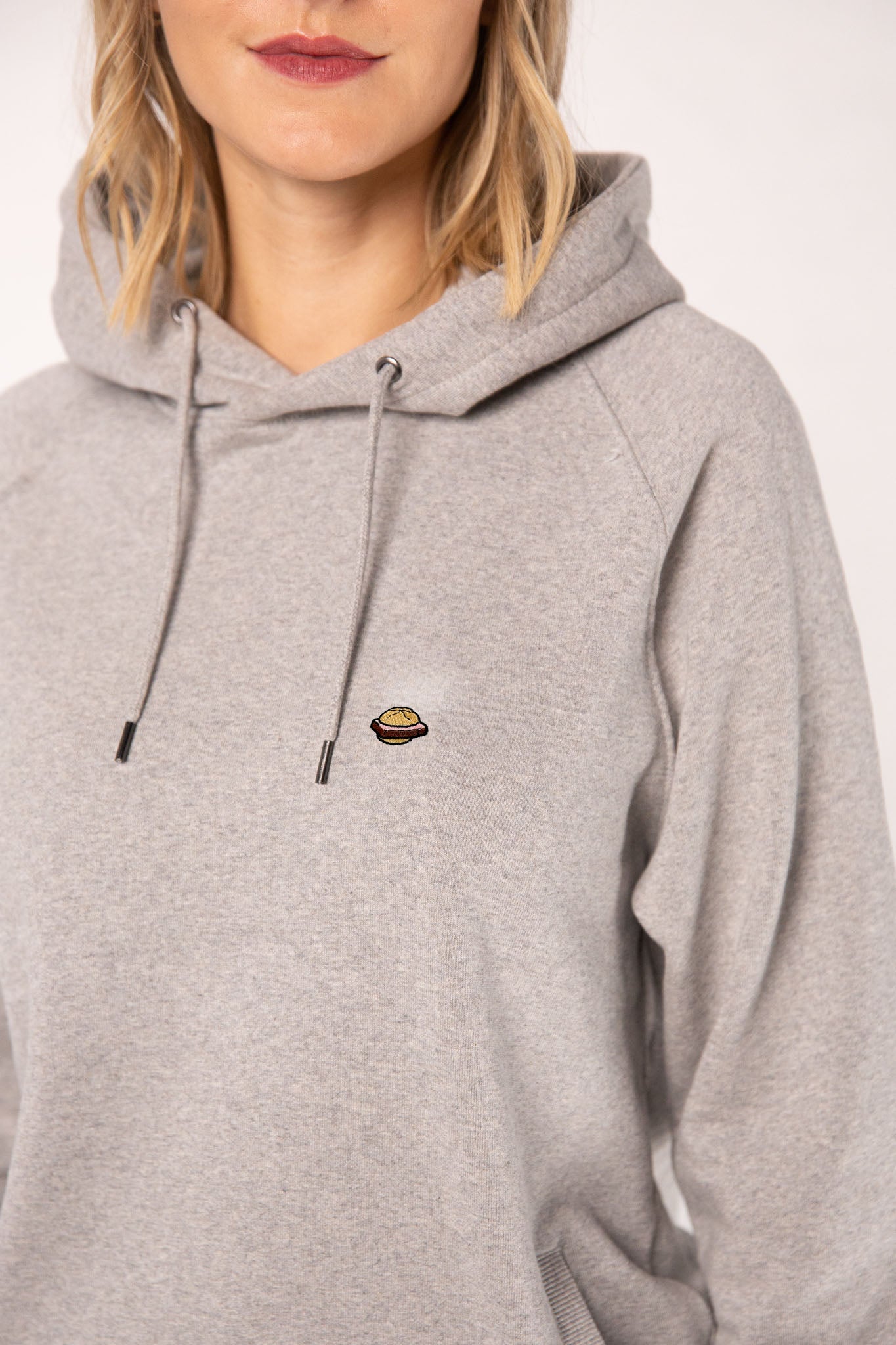 Leberkassemmel | Bestickter Bio-Baumwoll Frauen Hoodie