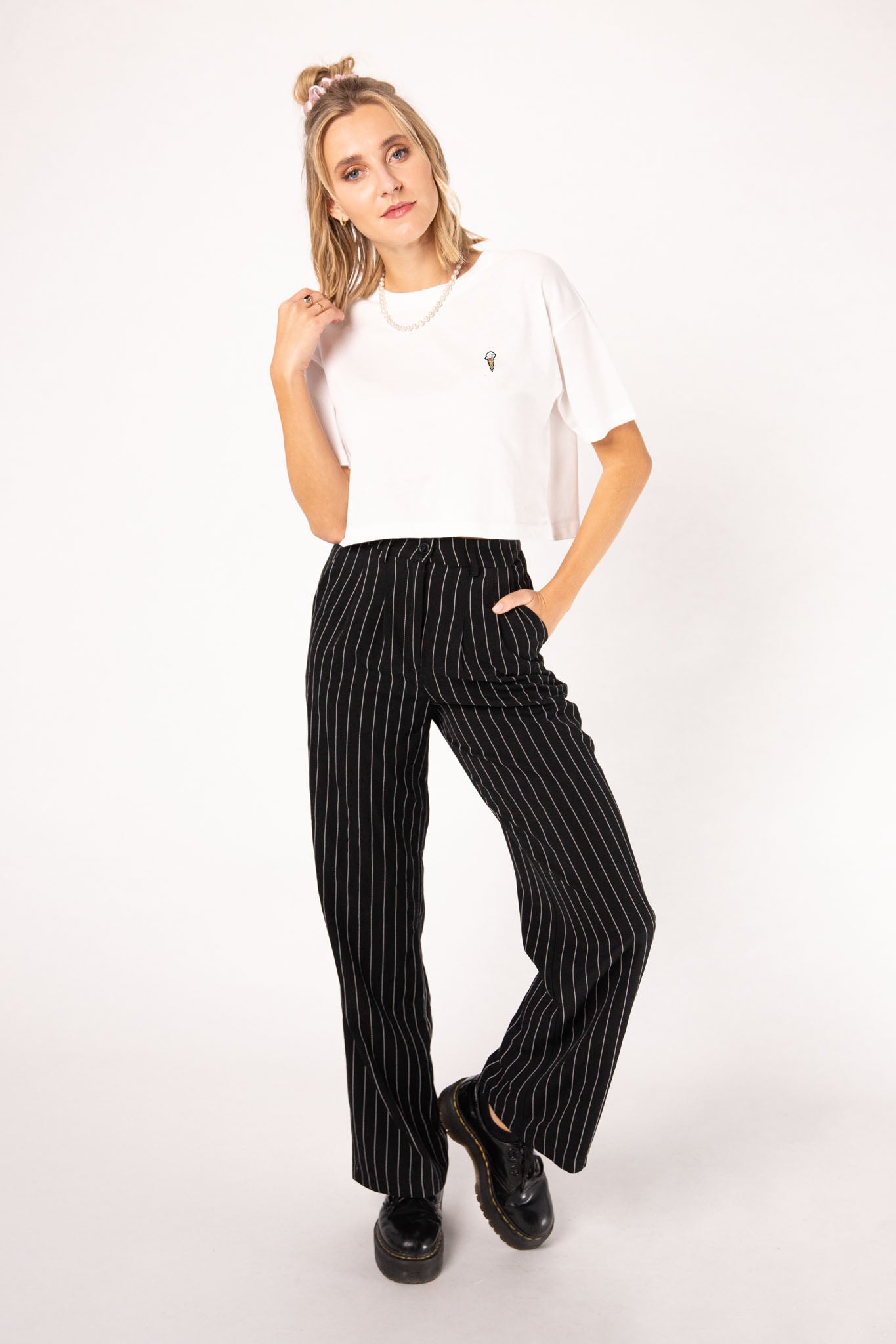 Eis | Besticktes Bio Baumwoll Crop Top