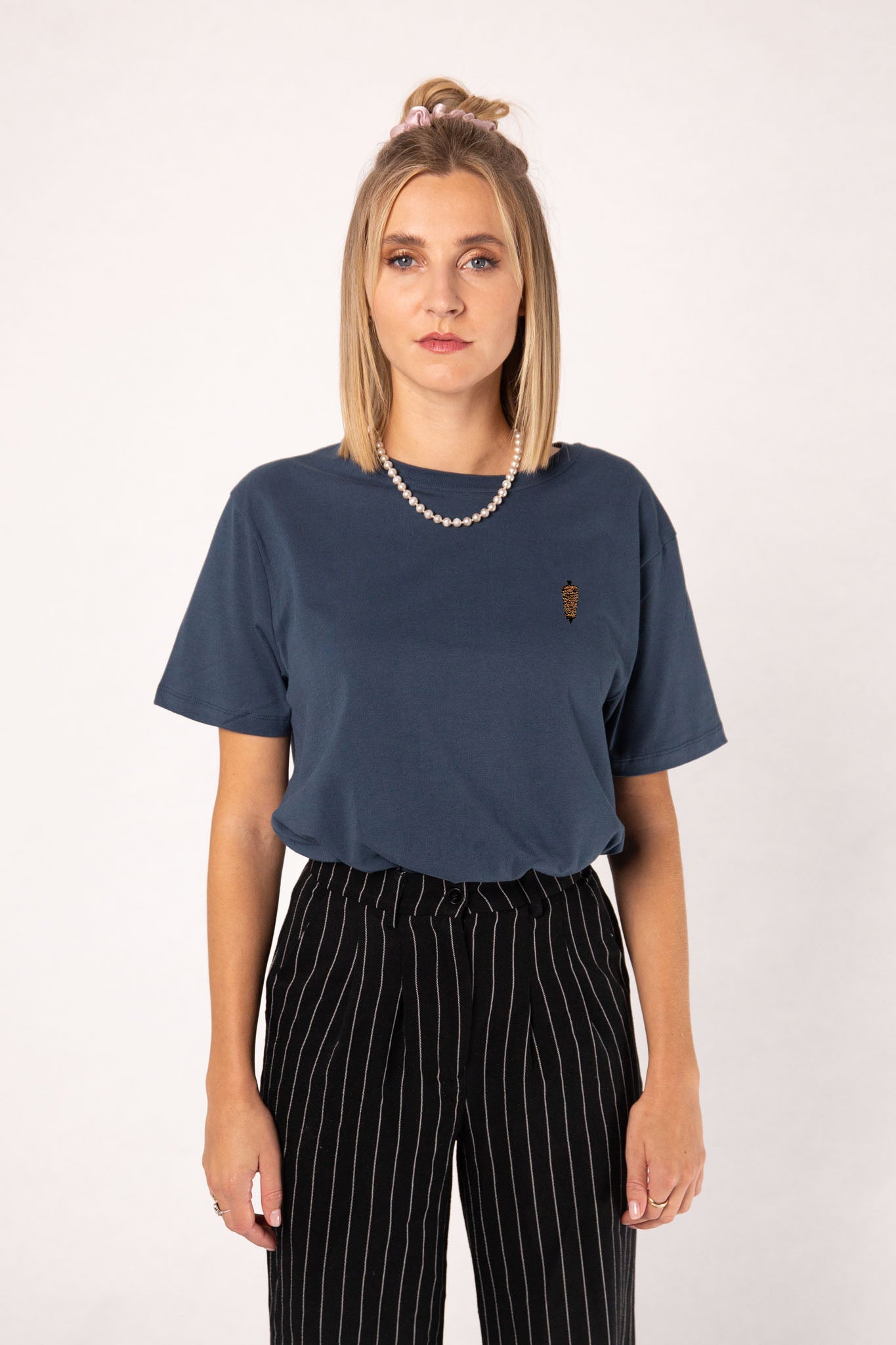 Dönerspieß | Besticktes Frauen Oversized Bio Baumwoll T-Shirt